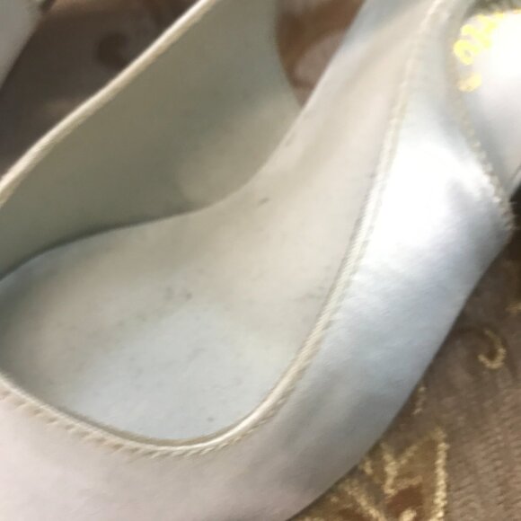 Dye-Able White Embroidered Roses Satin Slingback, Formal Pump Dress Shoe Wedding - Picture 7 of 15